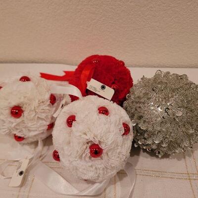 Lot 882: (4) Large MARTHA STEWART Soft Christmas Ornaments 