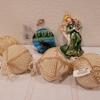 Lot 883: Assorted Christmas Ornaments feat. MARTHA STEWART 