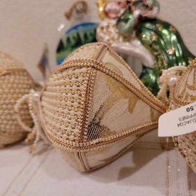 Lot 883: Assorted Christmas Ornaments feat. MARTHA STEWART 
