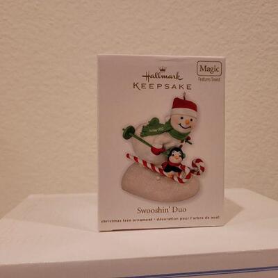 Lot 884: Precious Moments LED Nativity + Hallmark Ornament 