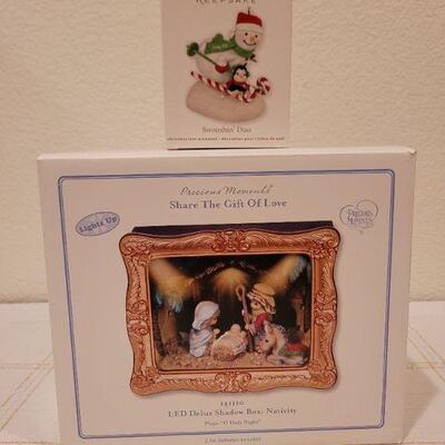 Lot 884: Precious Moments LED Nativity + Hallmark Ornament 