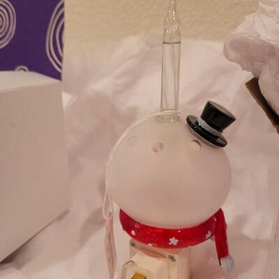 Lot 887: Hallmark SNOWMAN Night Light + Hallmark Ornament