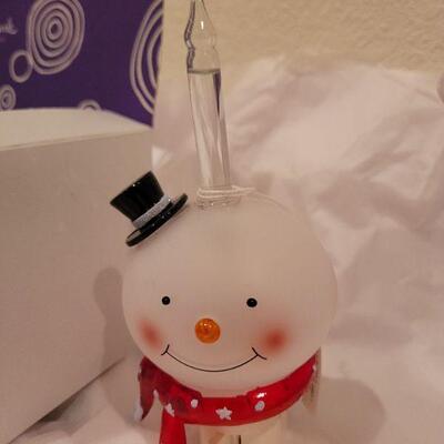 Lot 887: Hallmark SNOWMAN Night Light + Hallmark Ornament