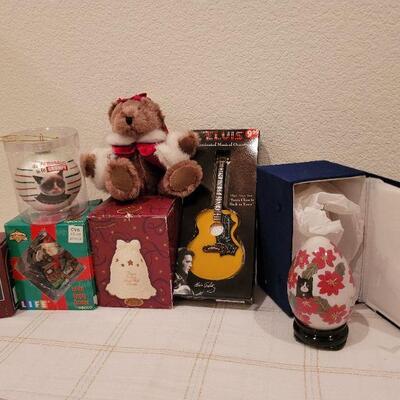 Lot 888: Assorted Christmas Ornaments