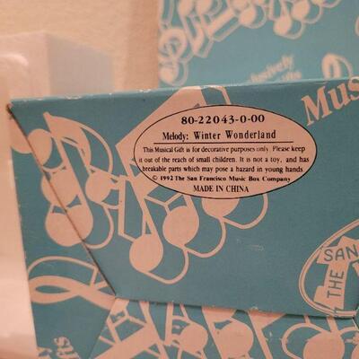 Lot 889: Vintage Snowglobe WINTER WONDERLAND Tune