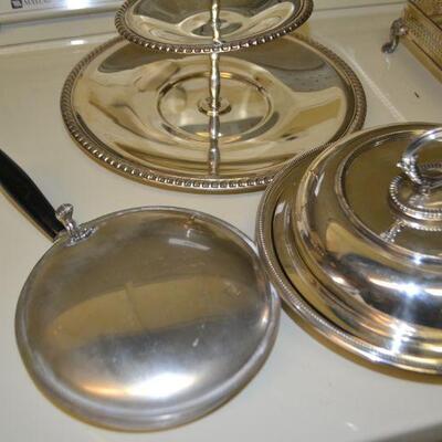 LOT 342 SILVER PLATE ITEMS