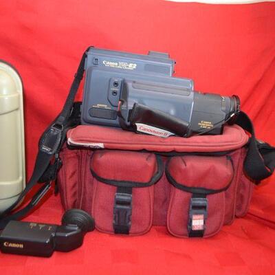 LOT 370 VINTAGE CANON VIDEO RECORDER AND CASES