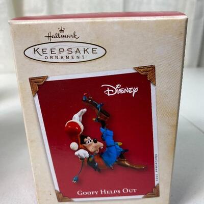 Lot# 232 s Hallmark Keepsake Disney Goofy Mickey Cinderella Simba 