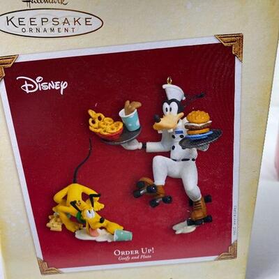Lot# 232 s Hallmark Keepsake Disney Goofy Mickey Cinderella Simba 