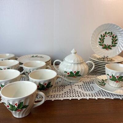 Lot #239 Vintage Scio Japan Holiday Holly Tea Luncheon Set