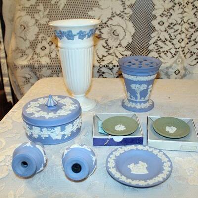 Eight piece lot of Wedgwood china (#77)