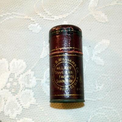 Vintage William's Shaving Kit metal container (#79)