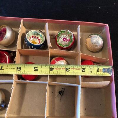 #713 Vintage Small 1 to 1-1/2 inch Bulbs Box #1