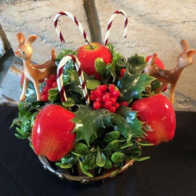 #749 Center Piece with Apples, deer, candy cane 