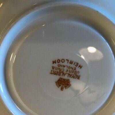#850 Heirloom Royal Albert China tea cup 