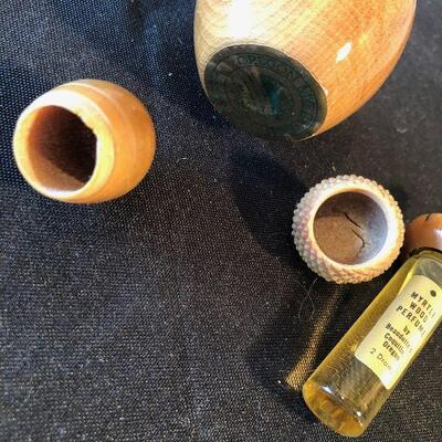 #864 Myrtle Wood perfume &  Acorn box 