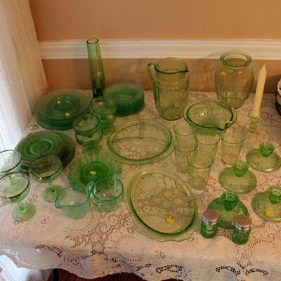 32 pieces green depression glass (#92)