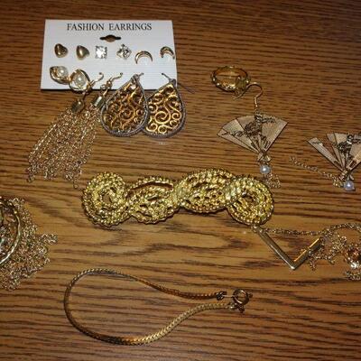 Gold Tone Earring, Bracelet Lot - Lot #0093