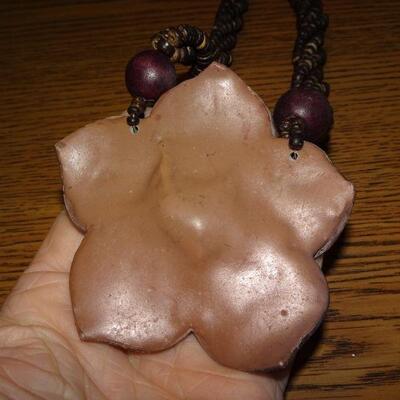 Lot #0081 Wood Beads & Shell Flower Pendant Necklace 