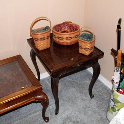 Pair of Baker Furniture end tables (#151)