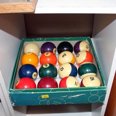 Set of pool balls (#211)