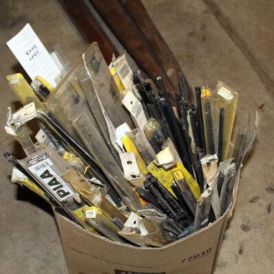 Big lot of windshield wipers (#247)