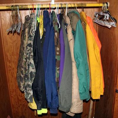 Lot of 15 Men's camo and outdoor coats and shirts (#252)