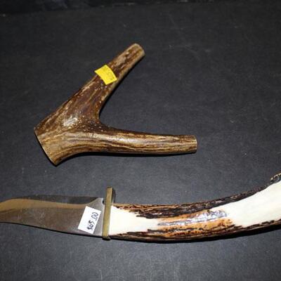Custom scrimshaw hunting knife, antler stand (#315)