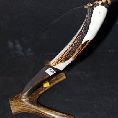 Custom scrimshaw hunting knife, antler stand (#315)