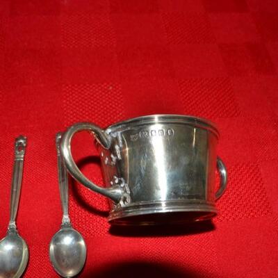 LOT 304. STERLING SILVER CUP AND 6 STERLING SILVER SPOONS