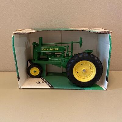 1934 ERTL John Deere Tractor NIB