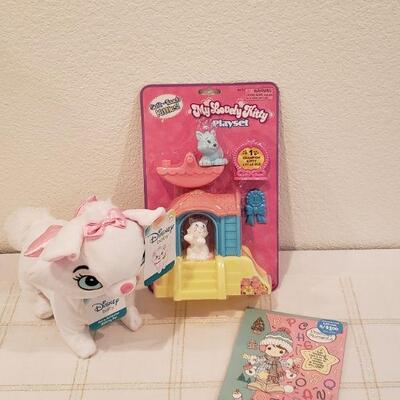 Lot 892: NEW Kitty Play Set, Disney Aristocats "Marie" Walking Animated Cat & Precious Moments Activity Pad