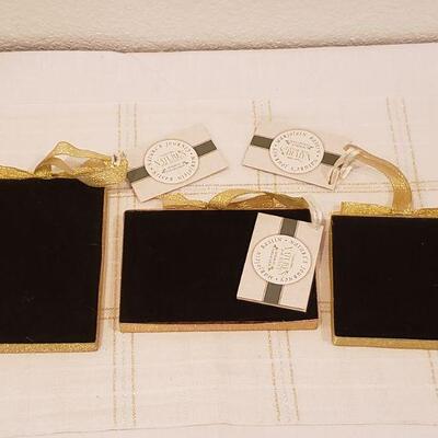 Lot 895: (3) New Christmas Pictures