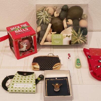 Lot 900: NEW Ornament, Manicure Set, Angel Brooch, Holiday Socks, Lip Gloss, Coin Purse and Yankee Candle Potpourri 