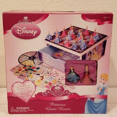 Lot 904: New Disney Princess Game House