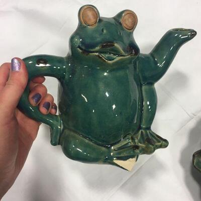 #53 Frog Tea Pot & Plate