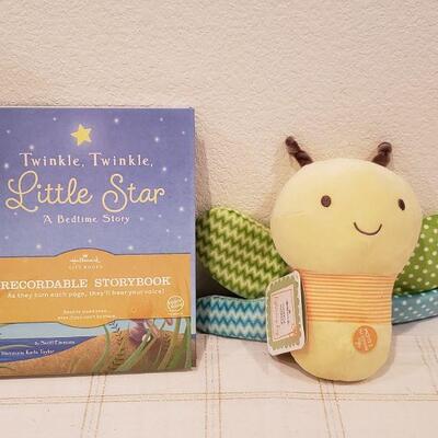 Lot 912: New Soft Glow Lightening Bug and Twinkle, Twinkle Little Star Recordable Book