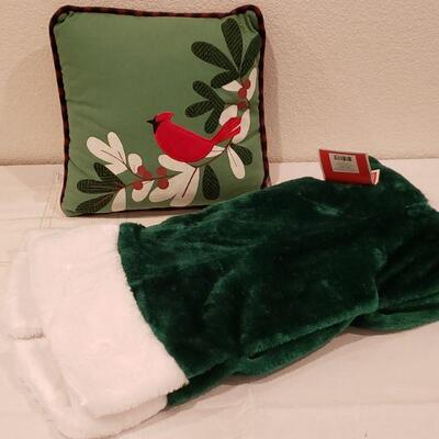 Lot 916: New Green & White Tree Skirt and Hallmark Holiday Pillow 