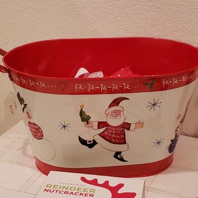 Lot 919: New Holiday Reindeer Nuts, Hand Towels, Glass Light Up Santa and Santa Metal Container