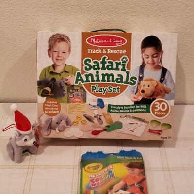 Lot 926: NEW Melissa & Doug Safari Animals Play Set, Activity Set and Soft Ornament 