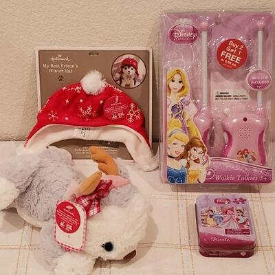 Lot 930: NEW Gift Lot 