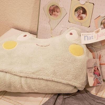Lot 932: NEW Baby Gifts Lot