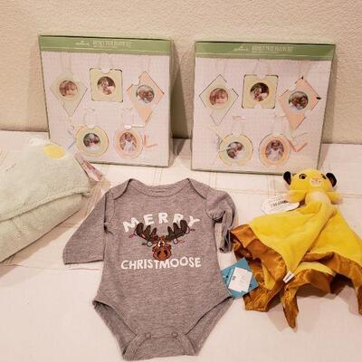 Lot 932: NEW Baby Gifts Lot