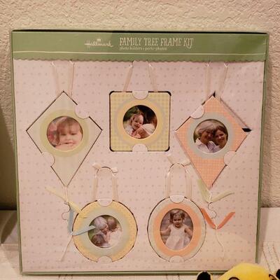 Lot 932: NEW Baby Gifts Lot