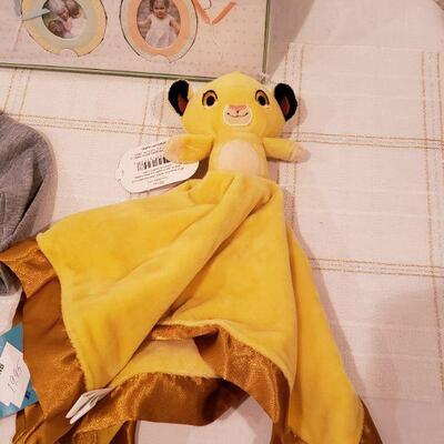 Lot 932: NEW Baby Gifts Lot