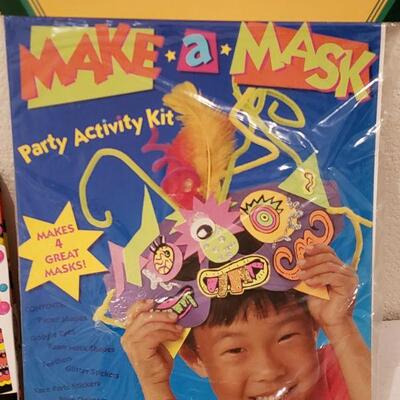 Lot 932: NEW Bead Jewelry Making Kit and Mask Making Kit