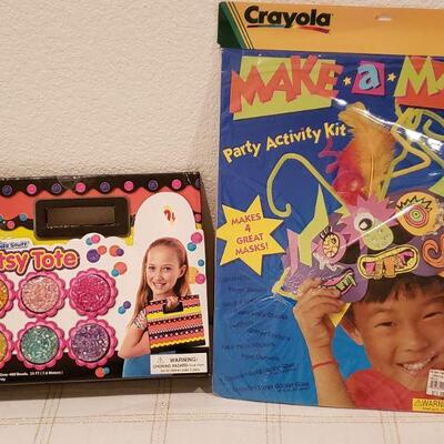 Lot 932: NEW Bead Jewelry Making Kit and Mask Making Kit
