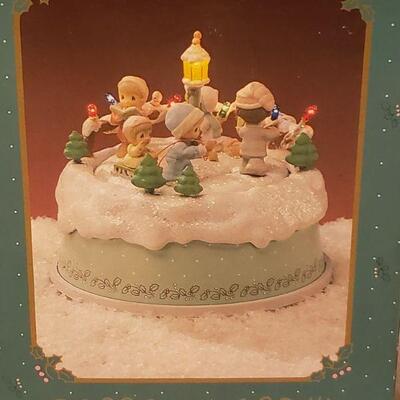 Lot 933: NEW/Old Stock Precious Moments Lot