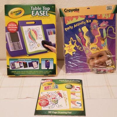 Lot 935: NEW Tabletop Art Easel, Extra Paper and Mask Making Kit