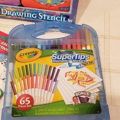 Lot 936: NEW Art Activity Sets